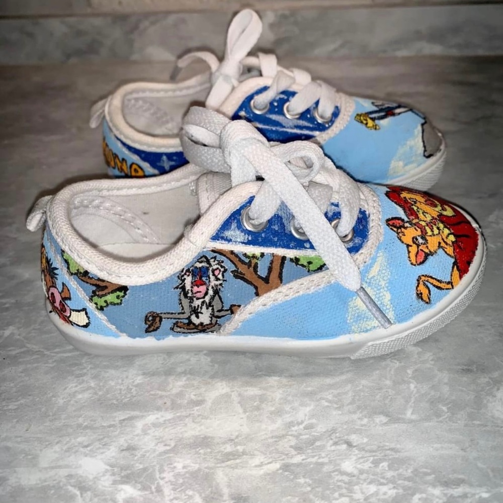 Hand painted Lion king boy or girl shoes. Size 7c - Picture 6 of 7
